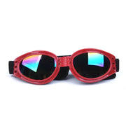 Óculos de sol para cães vermelhos de plástico, dobráveis, com lentes espelhadas UV e alça ajustável.
